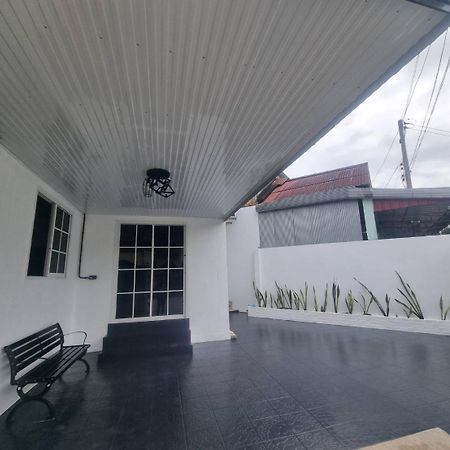 Dollar Betong Homestay Ban Komo Sip Paet Exterior photo