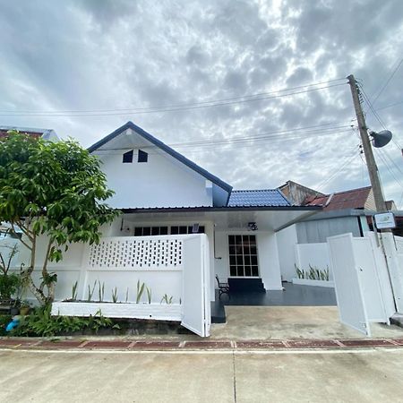 Dollar Betong Homestay Ban Komo Sip Paet Exterior photo