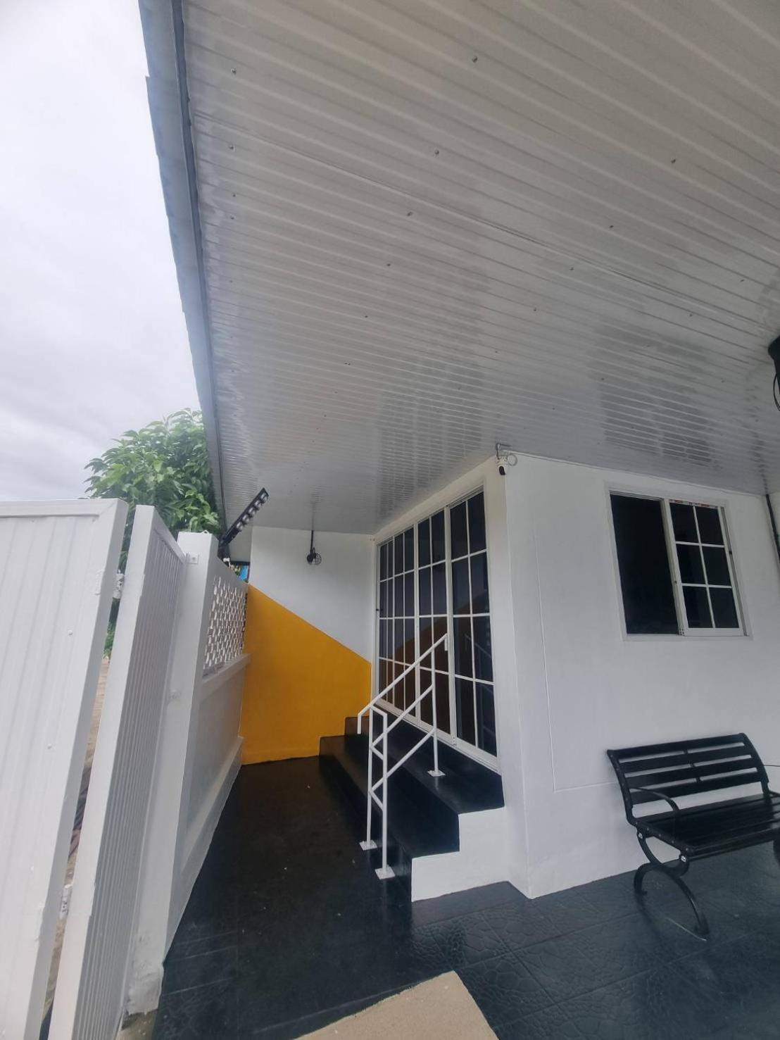 Dollar Betong Homestay Ban Komo Sip Paet Exterior photo